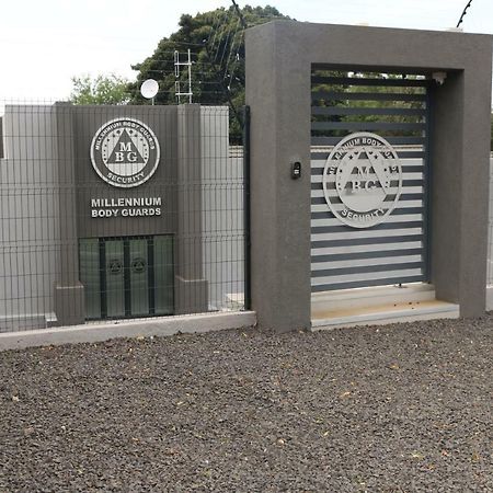 Millennium Body Guards Guesthouse ハートビーズポート エクステリア 写真